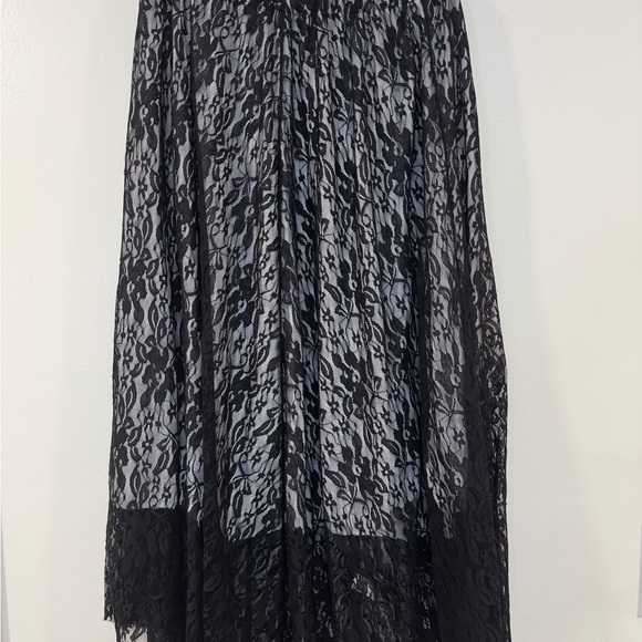 Elegant Black Lace Skirt - Picture 2 of 9